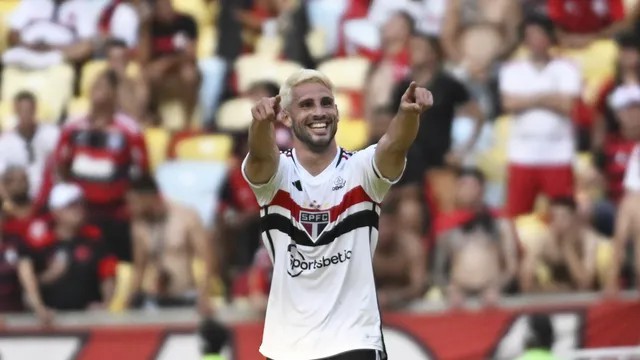 Renda de Flamengo x São Paulo é a maior da história do futebol brasileiro,  e leva vaias